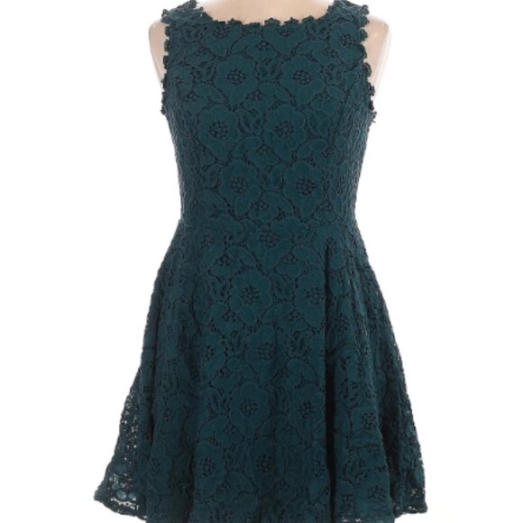 New with Tag (NWT) City Studios Junior Lace Fit n Flare Dress Green lace overlay - Picture 1 of 3
